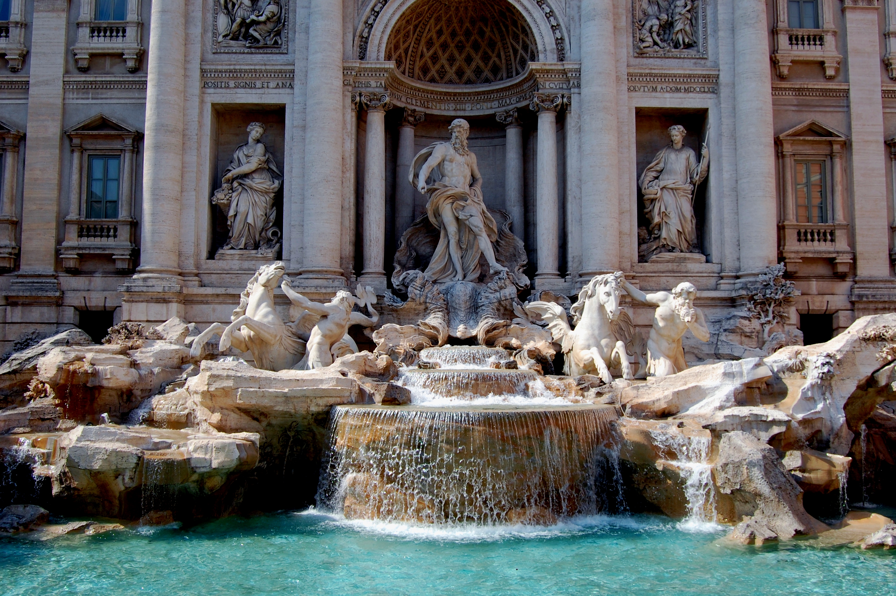 Fontana Di Trevi vista panoramica